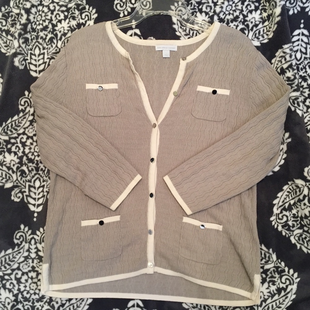 Trendy 3/4 Sleeve Cardigan!